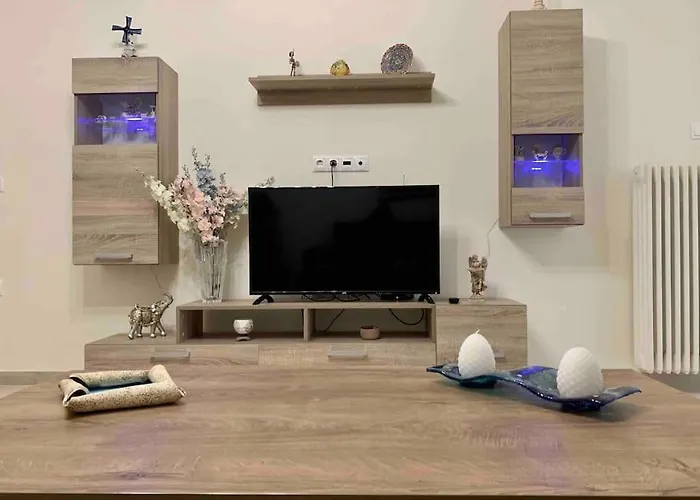 Alexa\'S Downtown Apartment
