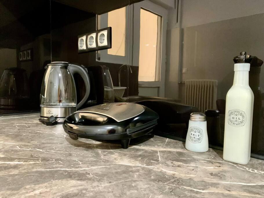 Alexa's Downtown Apartment *